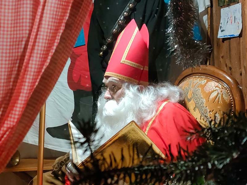 Samichlaus-besucht-im-Wald-2024